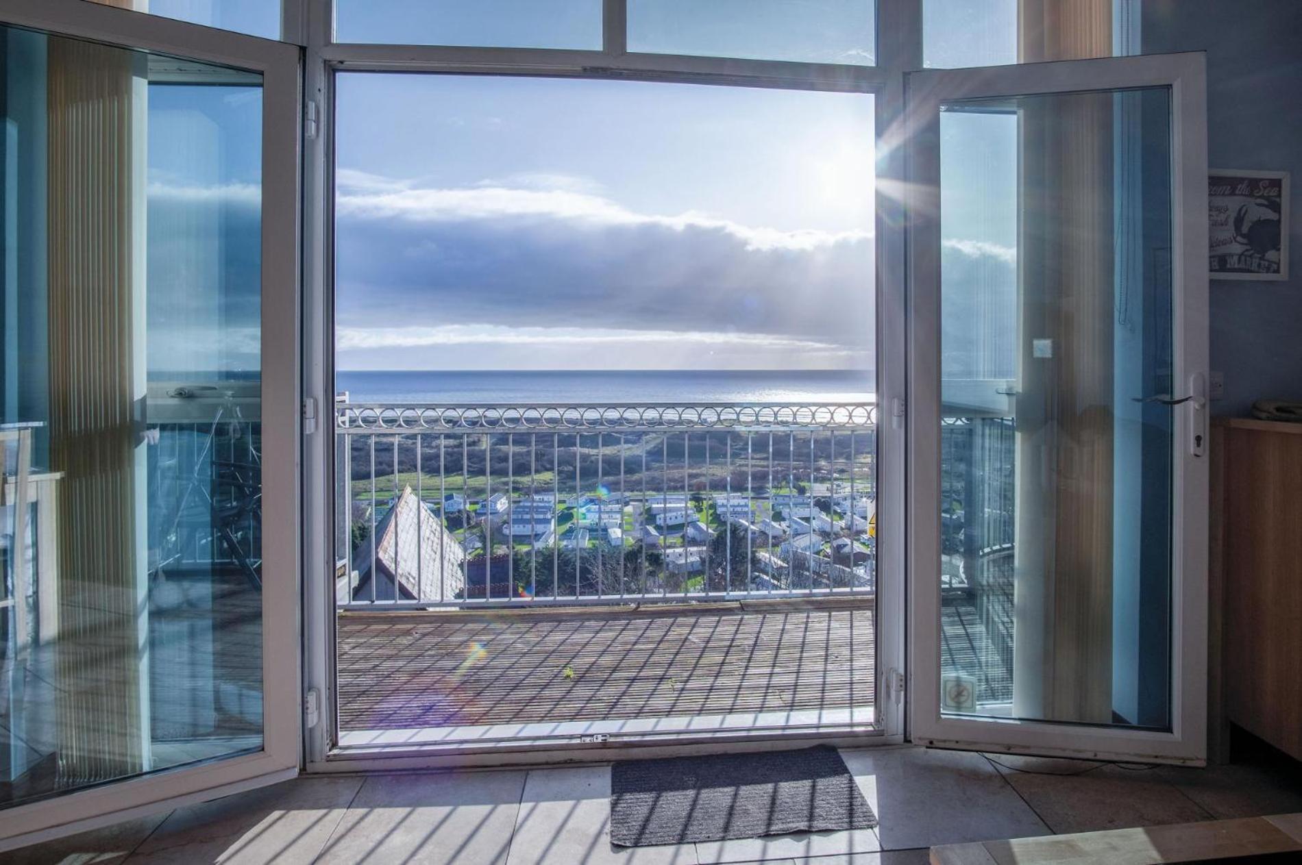 Ewyn Y Don - 2 Bedroom Apartment - Pendine Luaran gambar