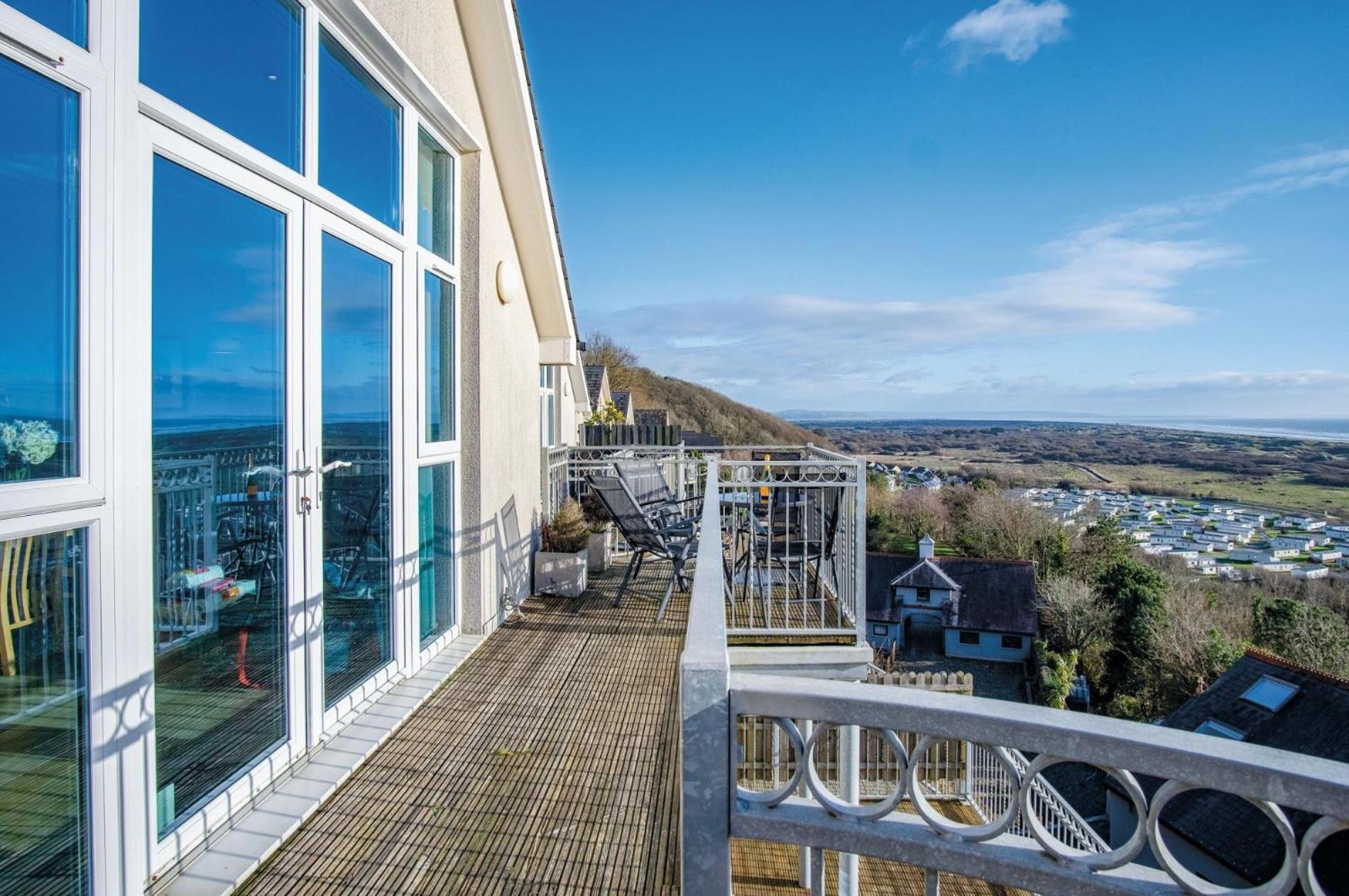 Ewyn Y Don - 2 Bedroom Apartment - Pendine Luaran gambar